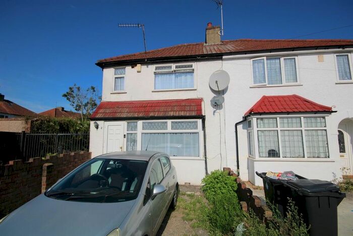 3 Bedroom End Of Terrace House To Rent In Sharon Road, Enfield, EN3