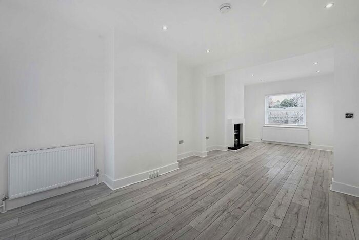 5 Bedroom Semi-Detached House To Rent In Wells House Road, London, NW10
