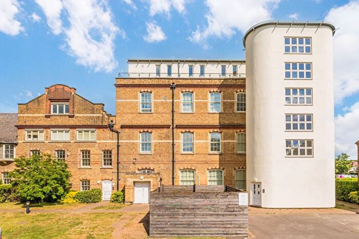 2 Bedroom Flat To Rent In Borough Road, Isleworth, TW7