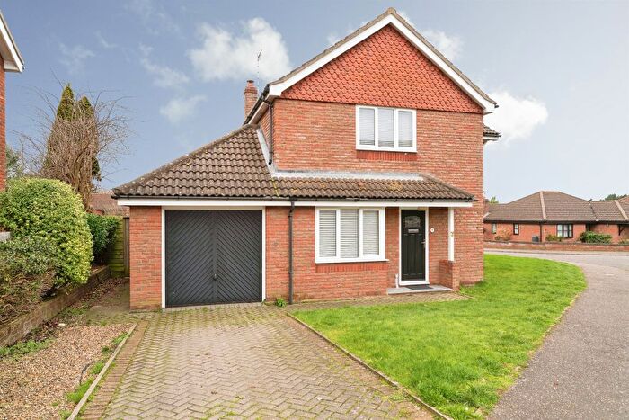 3 Bedroom Detached House For Sale In Seaview Crescent, Sheringham, NR26