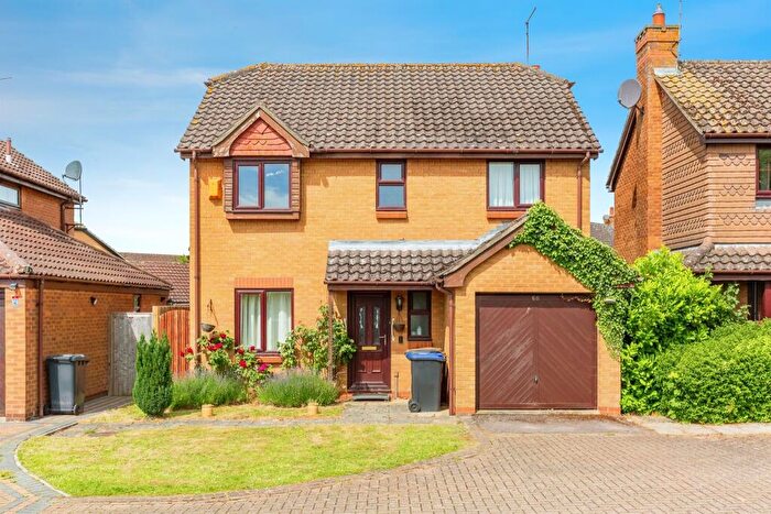 4 Bedroom Detached House For Sale In The Warren, Hardingstone, Northampton, NN4