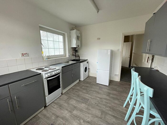 3 Bedroom Apartment To Rent In Park Grove, Hull, HU5