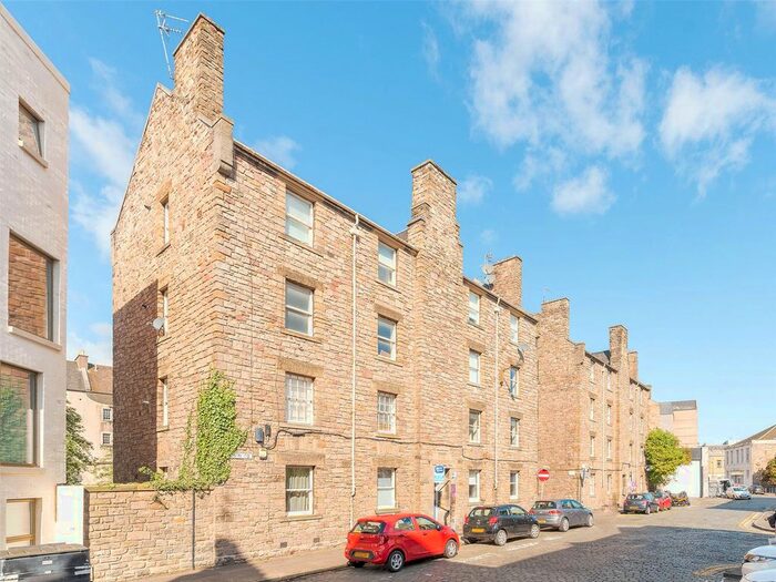 2 Bedroom Flat To Rent In /, Simon Square, Edinburgh, Midlothian, EH8