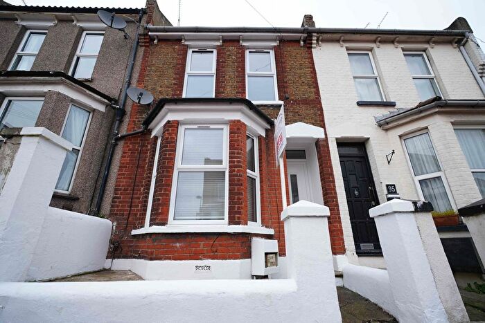 3 Bedroom Terraced House To Rent In Cecil Road, Rochester, Kent, ME1