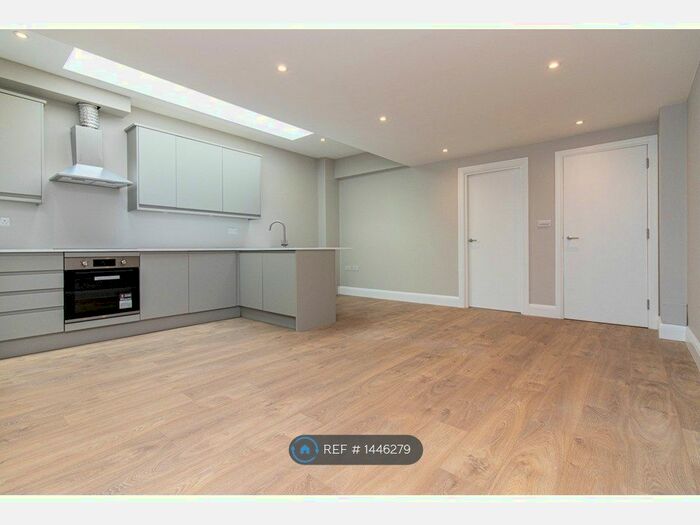 2 Bedroom Flat To Rent In Lurgan Avenue, London, W6