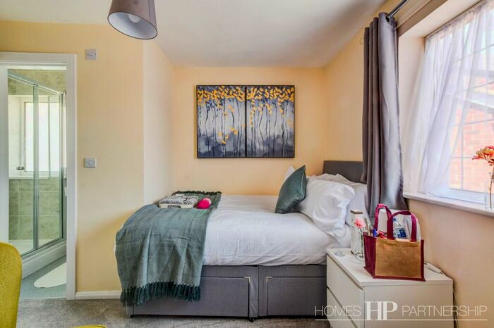 1 Bedroom Property To Rent In Beeches Crescent, Southgate, RH10