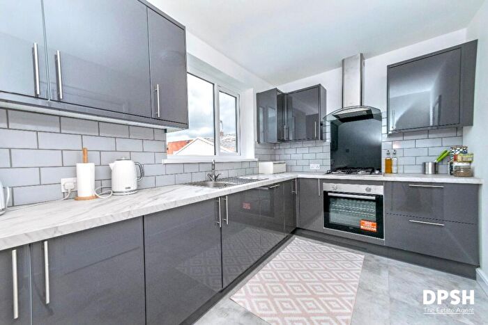 2 Bedroom Flat For Sale In Bank Avenue, Morley, Leeds, LS27