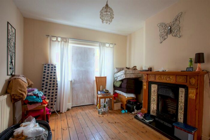 3 Bedroom Semi-Detached House To Rent In Meredith Road, Leicester, LE3