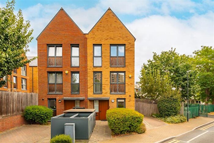 3 Bedroom Semi-Detached House For Sale In Tudway Road, Kidbrooke, SE3