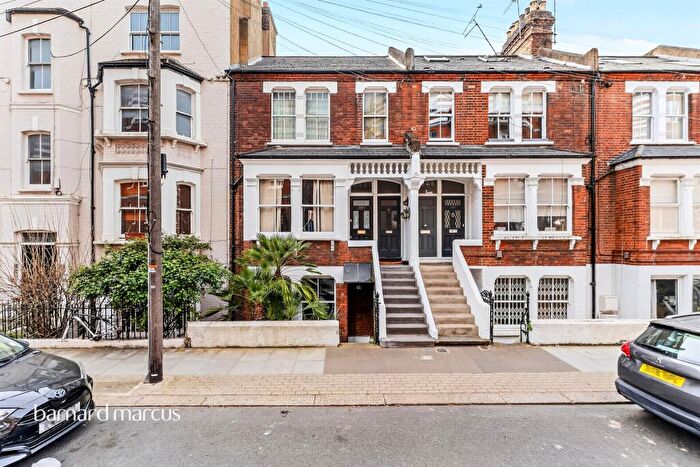 2 Bedroom Maisonette For Sale In Lurline Gardens, London, SW11