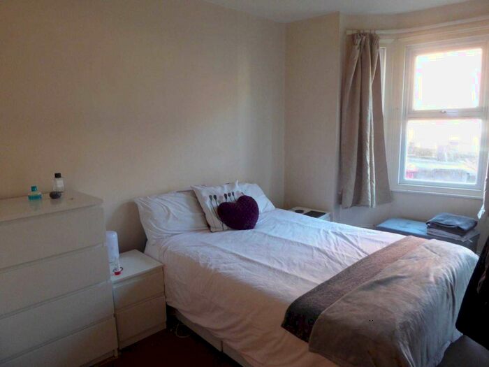 1 Bedroom Flat To Rent In Gower Street, Reading, RG1