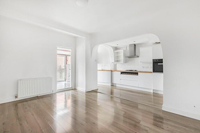 4 Bedroom Terraced House To Rent In Plashet Grove, Upton Park, E6