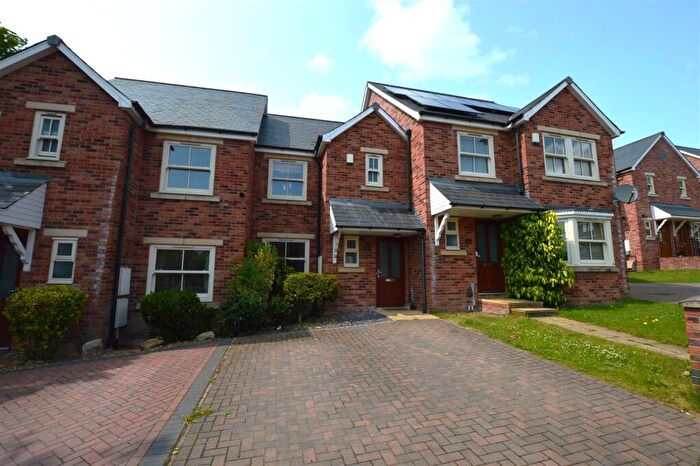 2 Bedroom House To Rent In Oak Park Lane, Leeds, LS16