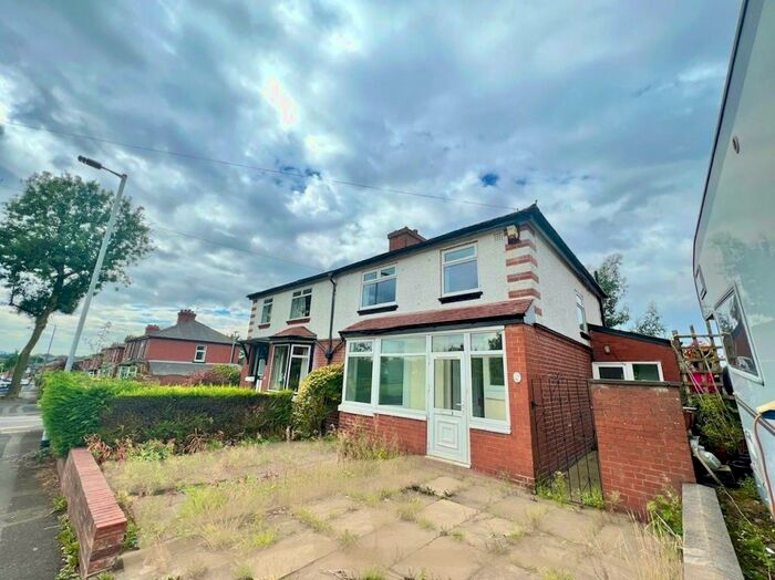 3 Bedroom Semi-Detached House To Rent In Montague Road, Ashton-under-lyne, OL6