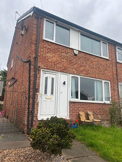 3 Bedroom End Of Terrace House For Sale In Broad Lane Close, Bramley, Leeds, LS13