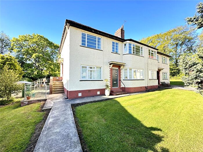 2 Bedroom Apartment To Rent In Redesdale Gardens, Leeds, LS16