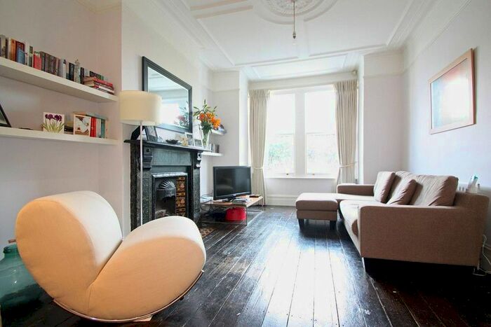 3 Bedroom Property To Rent In Honeybrook Road, Balham, London, SW12