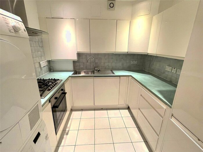 2 Bedroom Flat To Rent In North End Road, London, NW11