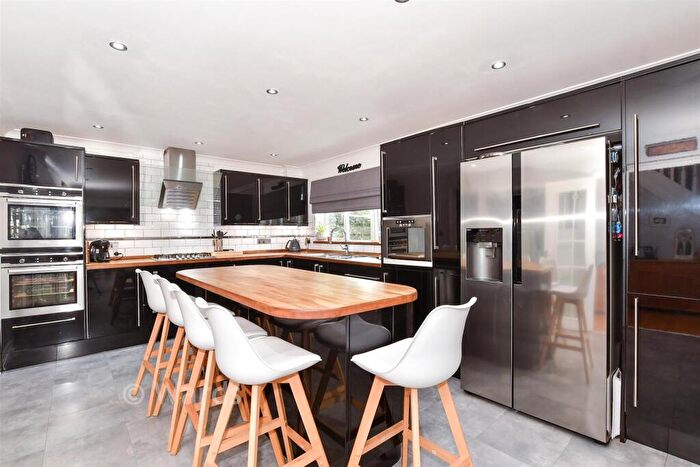 5 Bedroom Detached House For Sale In Hanson Drive, Maidstone, Kent, ME15