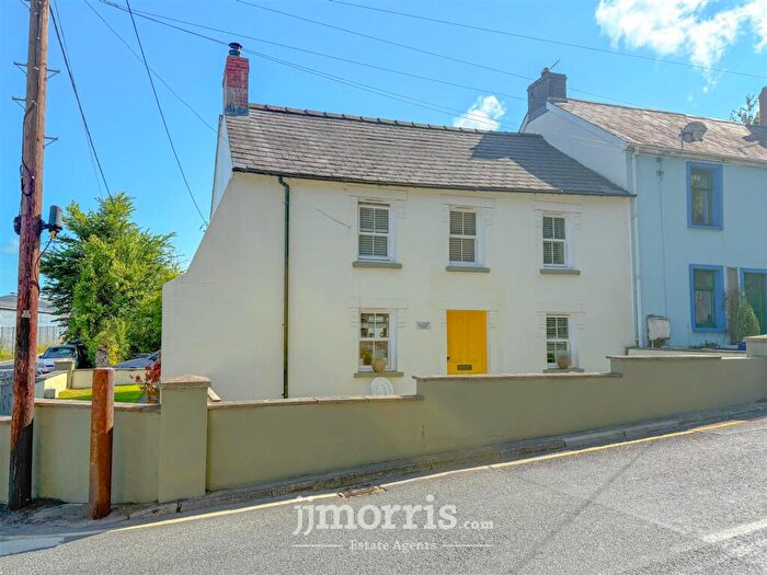 4 Bedroom End Of Terrace House For Sale In Castle Street, Cardigan, SA43