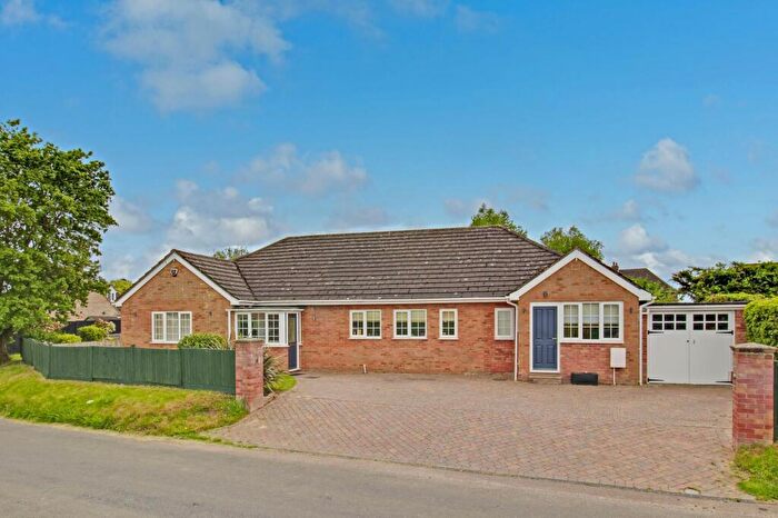 4 Bedroom Detached Bungalow For Sale In High Street, Hail Weston, PE19