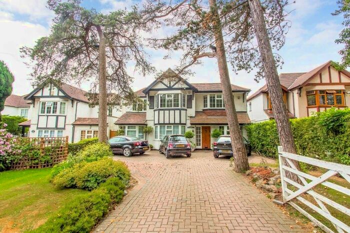 6 Bedroom Detached House To Rent In Clamp Hill, Stanmore, HA7