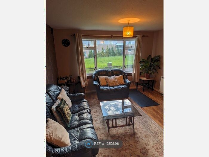 3 Bedroom Flat To Rent In Kennedy Path, Glasgow, G4