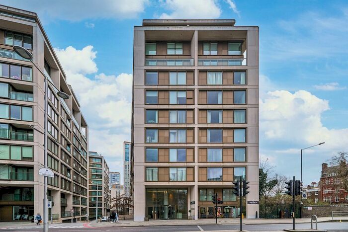 3 Bedroom Flat To Rent In Kensington High Street, London, W14