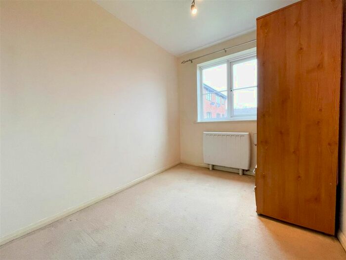 2 Bedroom Flat To Rent In Tenney House, Curzon Drive, Grays, RM17