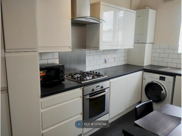 2 Bedroom Flat To Rent In Garston Park Parade, Watford, WD25