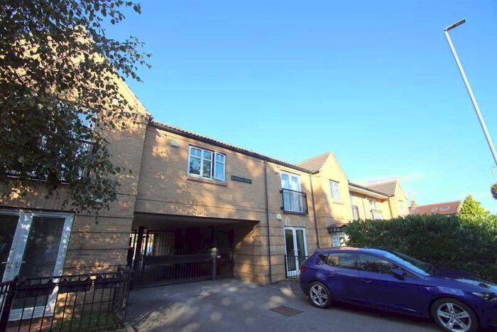 2 Bedroom Flat To Rent In Bramble Mews, Leeds, LS17