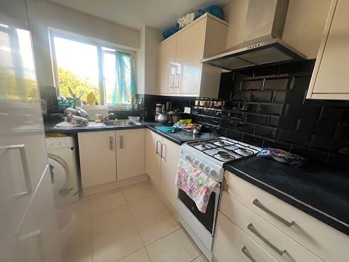 2 Bedroom Flat To Rent In Express Drive, Ilford, IG3