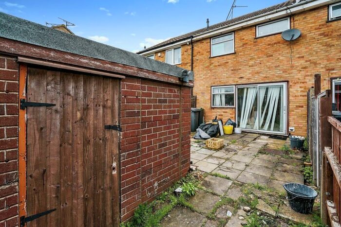 3 Bedroom Terraced House For Sale In Butely Road, Luton, LU4