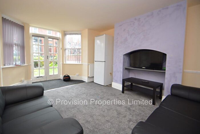 3 Bedroom Flat To Rent In Regent Park Terrace, Hyde Leeds, LS6