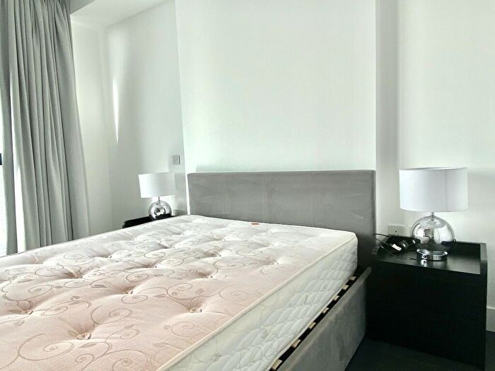 Studio To Rent In Marsh Wall, London, E14