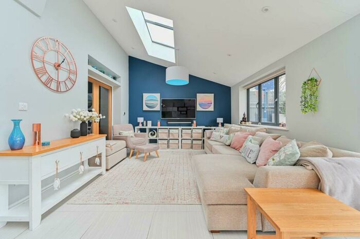 4 Bedroom Semi-Detached House To Rent In The Mead, Beckenham, BR3