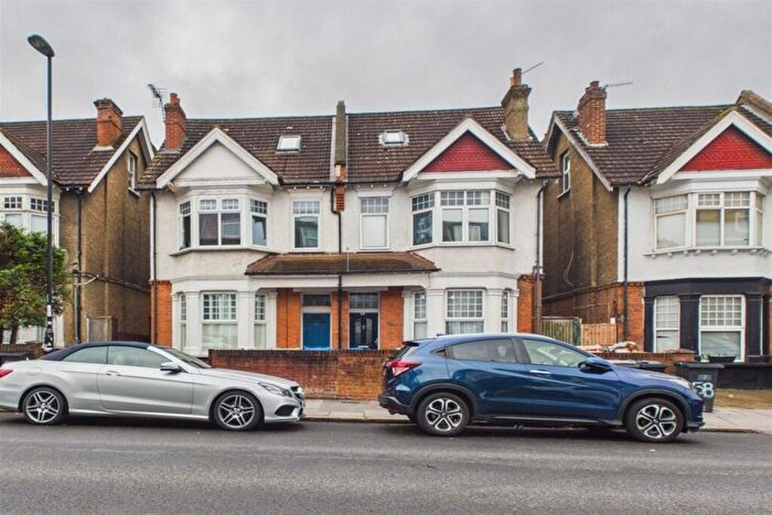 2 Bedroom Flat For Sale In Clifton Road, London, SE25