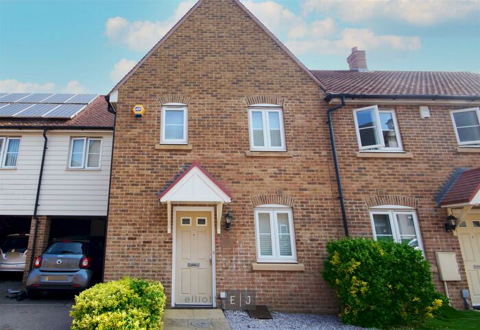 3 Bedroom Terraced House To Rent In The Square, Loughton, IG10