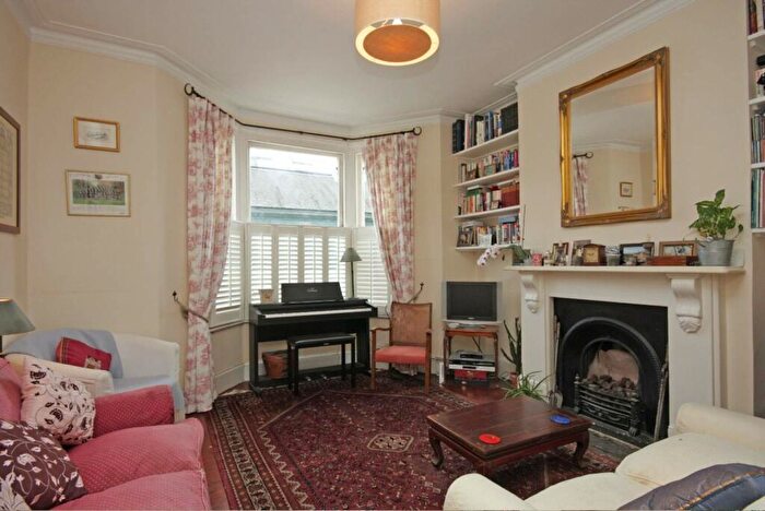 1 Bedroom House To Rent In Warriner Gardens, Battersea, London, SW11