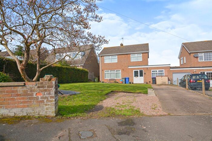 3 Bedroom Link Detached House For Sale In Astley Crescent, Scotter, Gainsborough, DN21