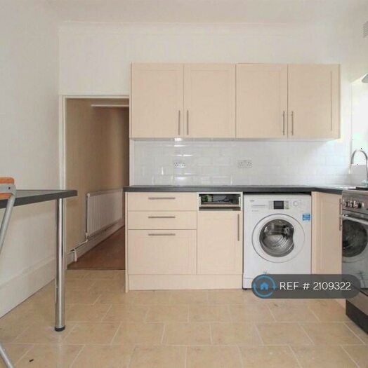 2 Bedroom Flat To Rent In Catford, London, SE6