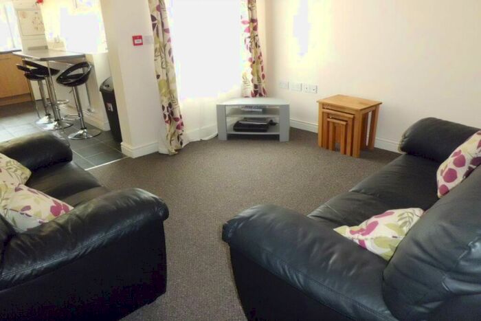 5 Bedroom House To Rent In Teignmouth Road, B29