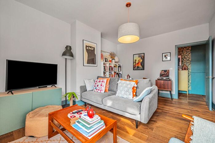 2 Bedroom Flat For Sale In Crofts House, Teale Street, E2