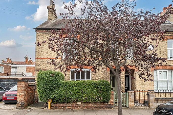 3 Bedroom End Of Terrace House For Sale In Bower Street, Bedford, MK40