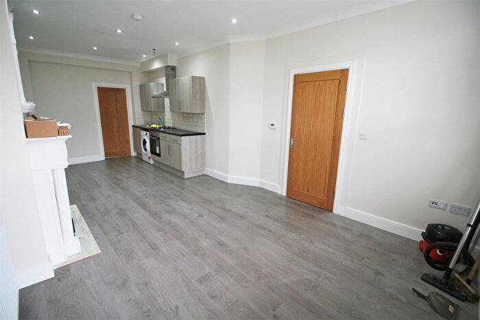 1 Bedroom Flat To Rent In Alloa Road, Goodmayes, Ilford, IG3
