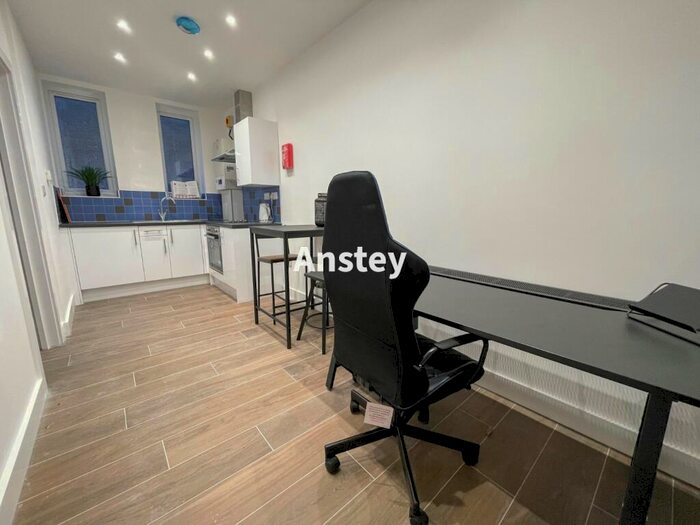 1 Bedroom Flat To Rent In High Street, Southampton, SO14