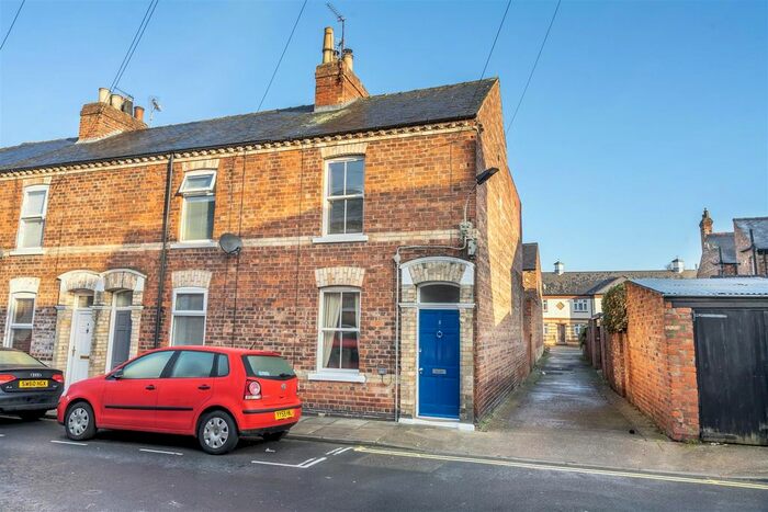2 Bedroom End Of Terrace House To Rent In Gray Street, York, YO23