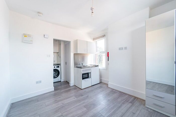 Studio To Rent In Tottenham Lane, London, N8