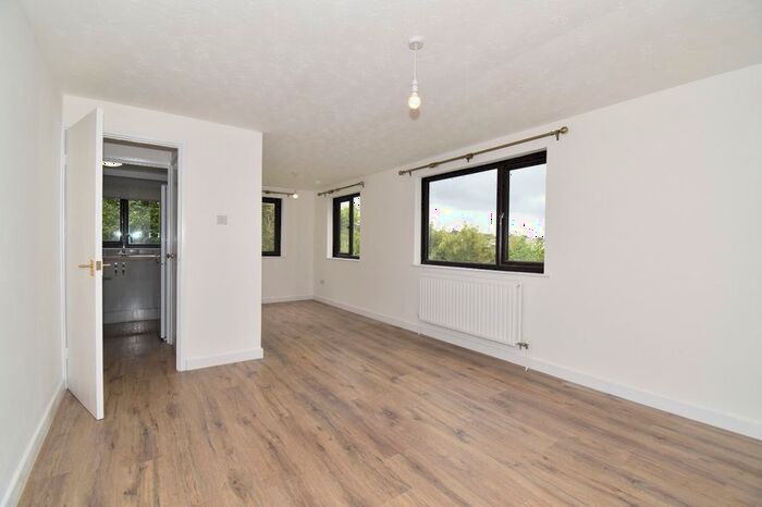 1 Bedroom Flat To Rent In Alderwood Parc, Penryn, TR10