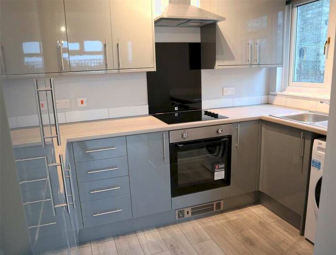 2 Bedroom End Of Terrace House To Rent In Savile Road, Lindley, Huddersfield, HD3